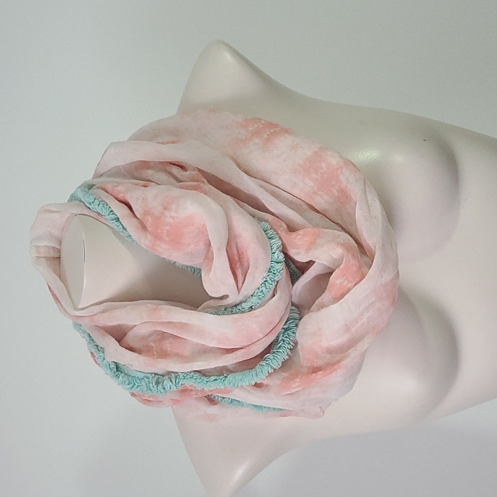 4/$20 ❤️ Tie dye circle scarf with fringe
